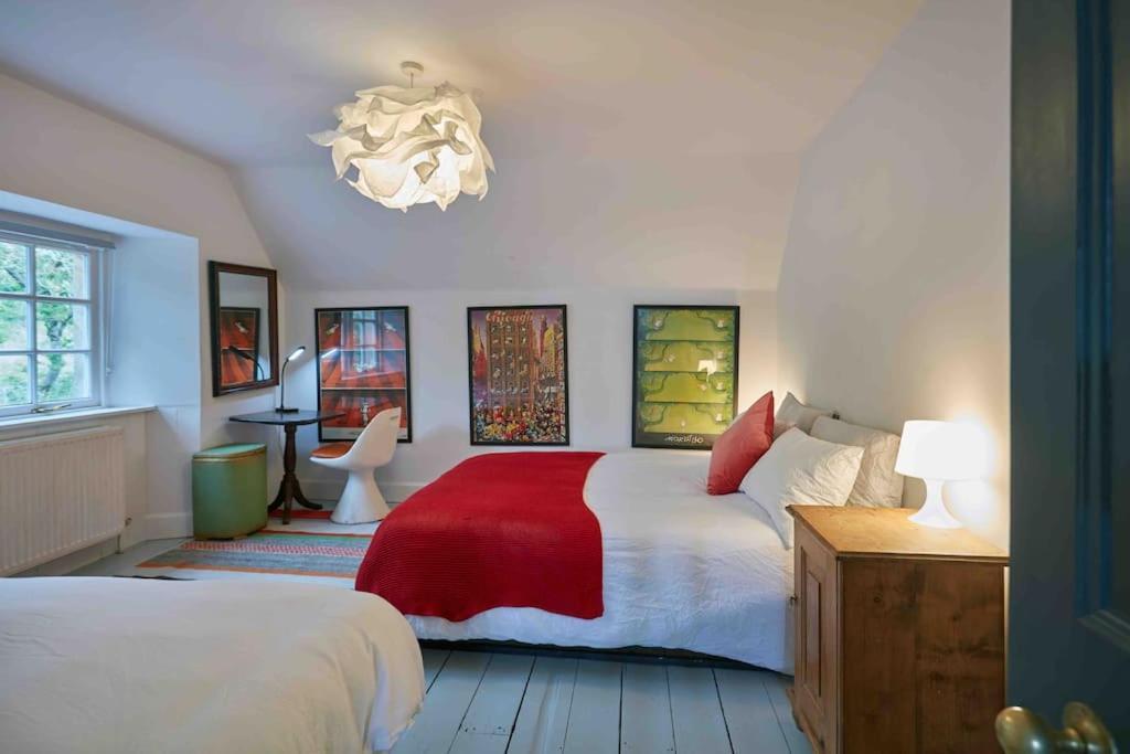 Sleeps 10. The Old Pink Library By Loch And River Villa Lochearnhead Eksteriør billede