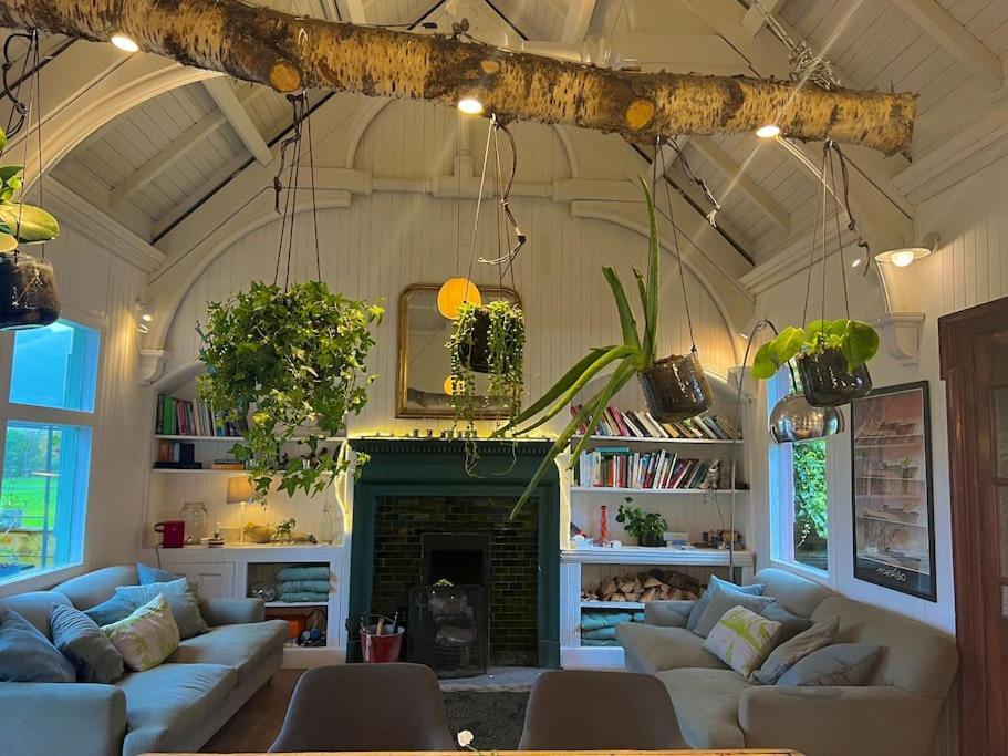 Sleeps 10. The Old Pink Library By Loch And River Villa Lochearnhead Eksteriør billede