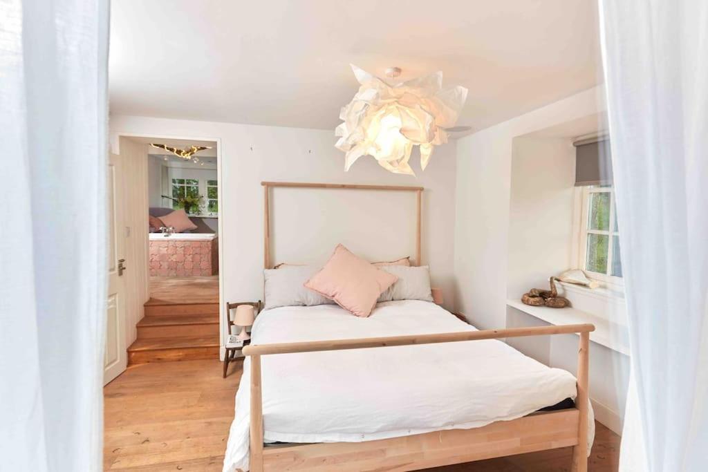 Sleeps 10. The Old Pink Library By Loch And River Villa Lochearnhead Eksteriør billede