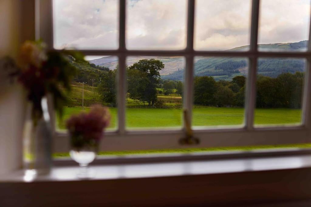 Sleeps 10. The Old Pink Library By Loch And River Villa Lochearnhead Eksteriør billede